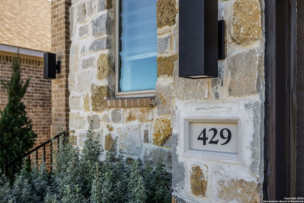 Photo of 429 Juana, New Braunfels, TX 78132 (MLS # 1927892)