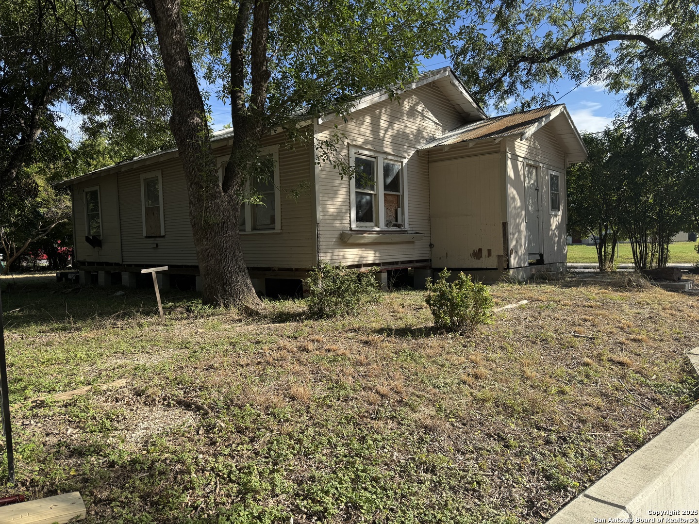 1604 Katy Dr