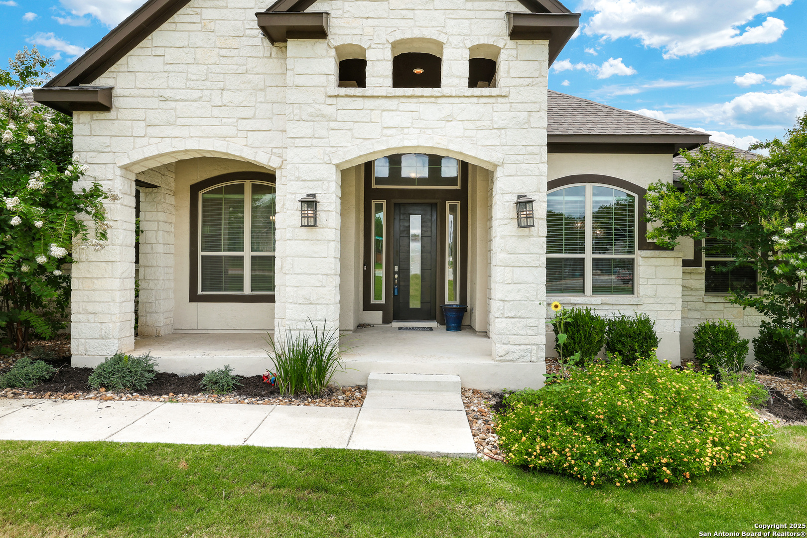 8202 Garden Arbor