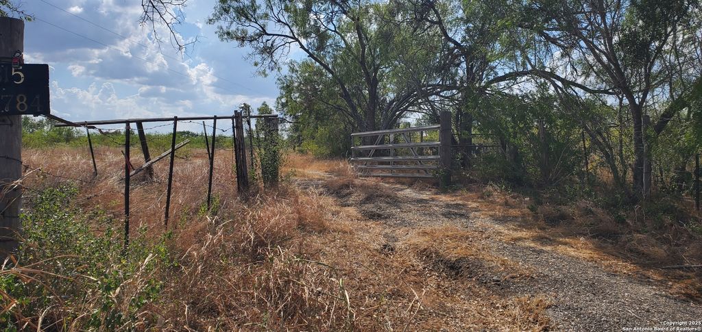 Photo of 5815 Fm 1784, Pleasanton, TX 78064 (MLS # 1915797)