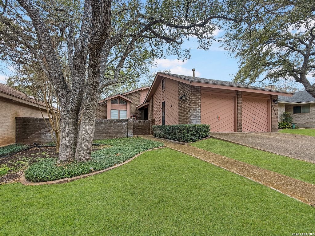 Photo of 13063 hunters breeze, San Antonio, TX 78230 (MLS # 1944510)