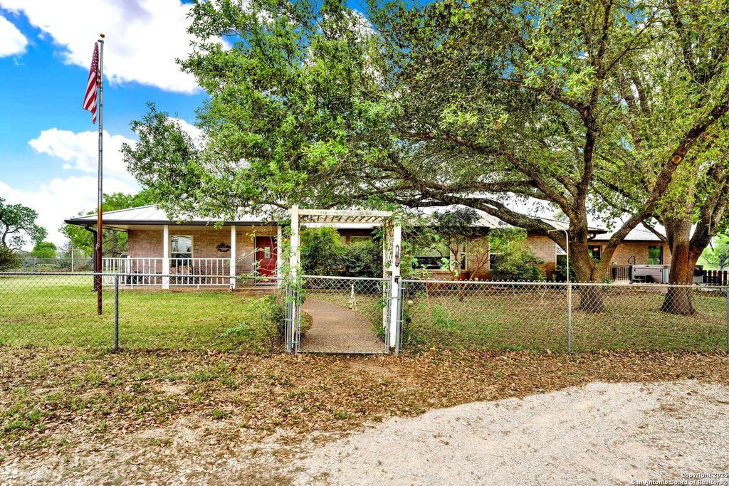 Photo of 3190 Pittman, St Hedwig, TX 78152 (MLS # 1914941)