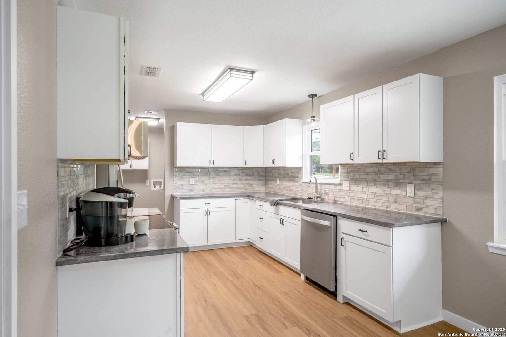 385 W Faust