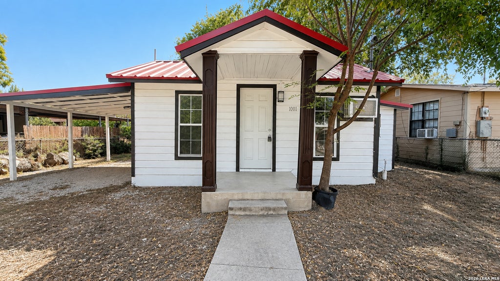 Photo of 1001 Tony Lee, Seguin, TX 78155 (MLS # 2011714)