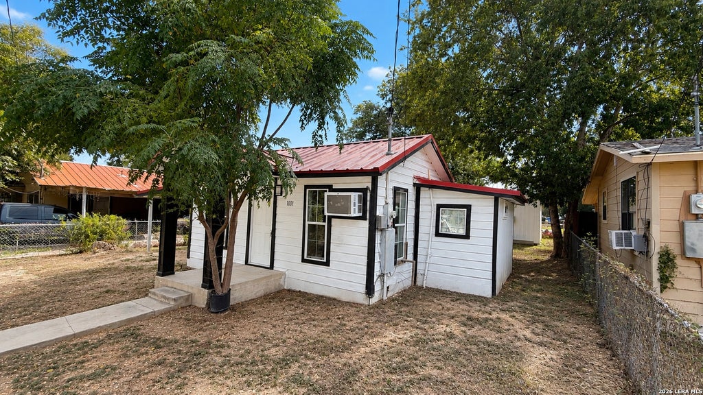 Photo of 1001 Tony Lee, Seguin, TX 78155 (MLS # 2011714)