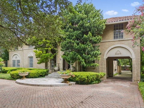 Property photo of 110 Geneseo Rd, Terrell Hills, TX 78209