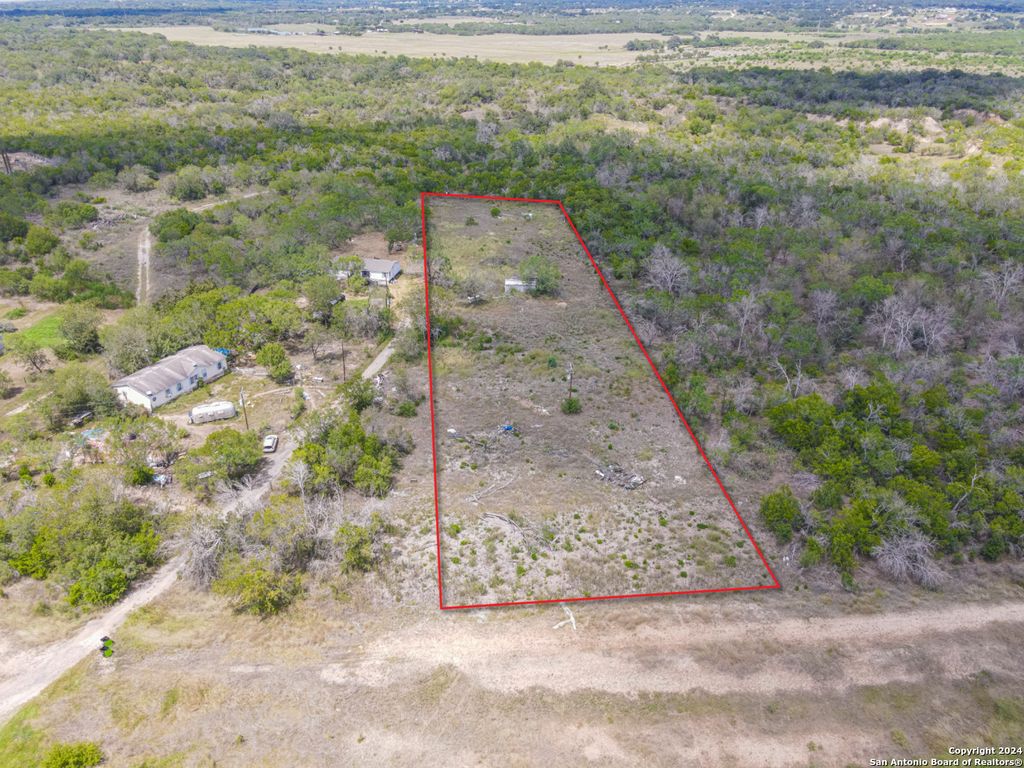 Photo of 8408 COUNTY ROAD 128, Floresville, TX 78114 (MLS # 1809466)