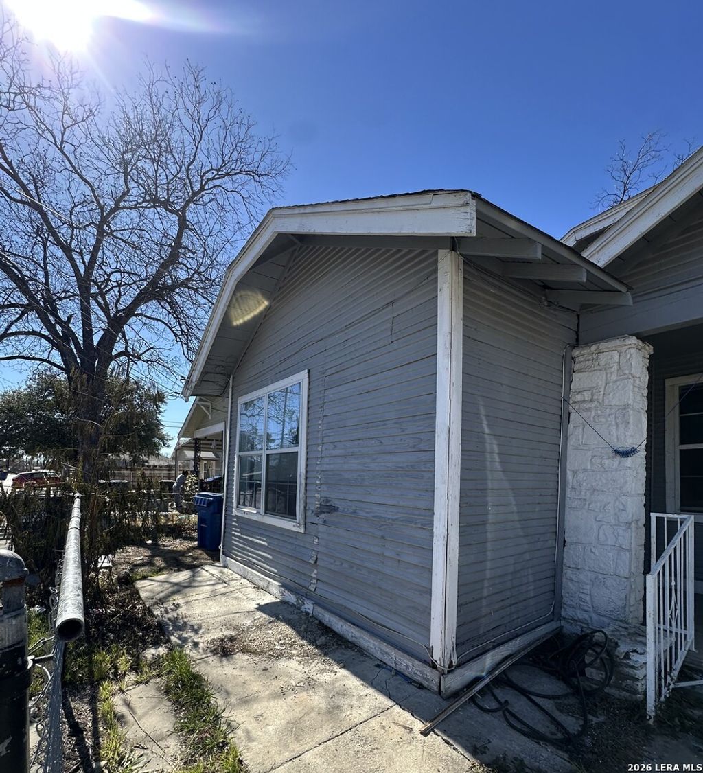 Photo of 819 N Hamilton Ave, San Antonio, TX 78207 (MLS # 1940242)