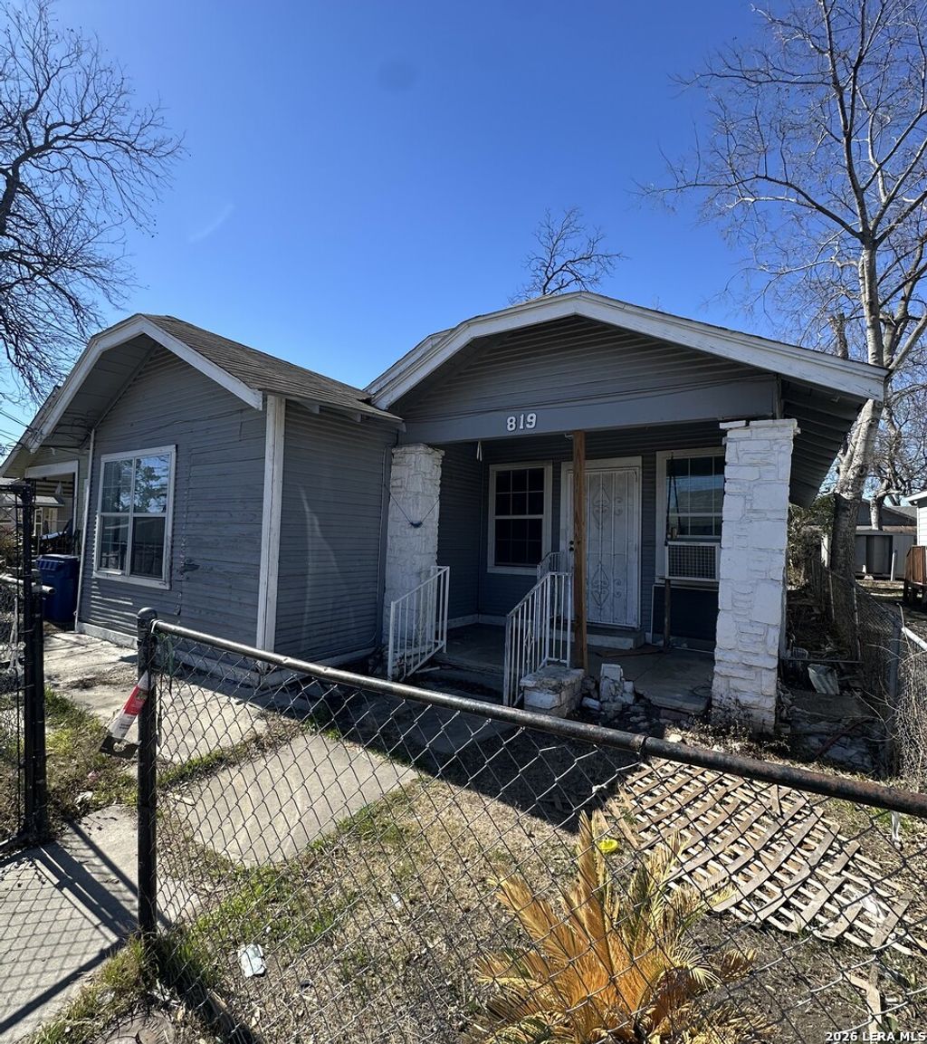 Photo of 819 N Hamilton Ave, San Antonio, TX 78207 (MLS # 1940242)