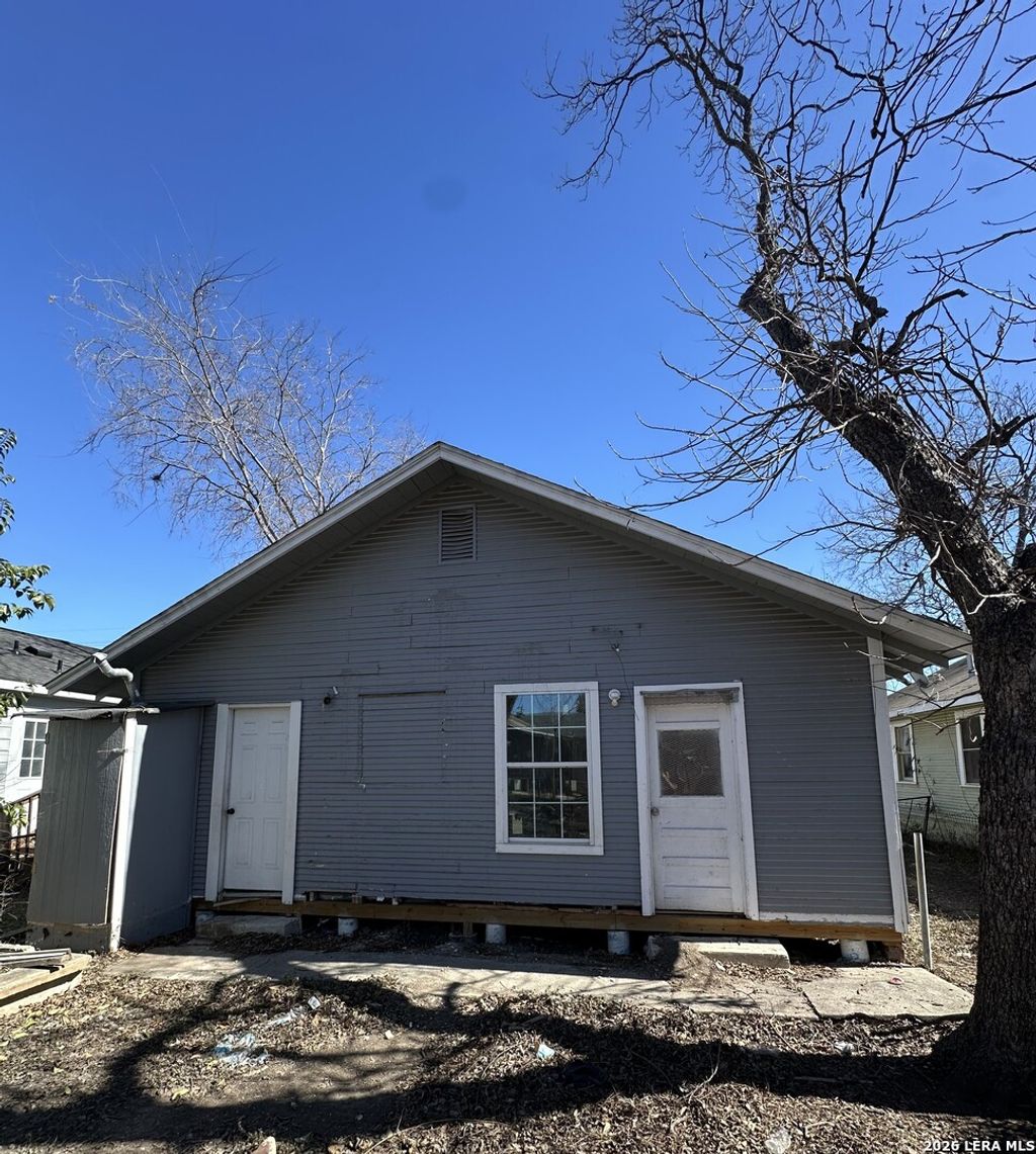 Photo of 819 N Hamilton Ave, San Antonio, TX 78207 (MLS # 1940242)