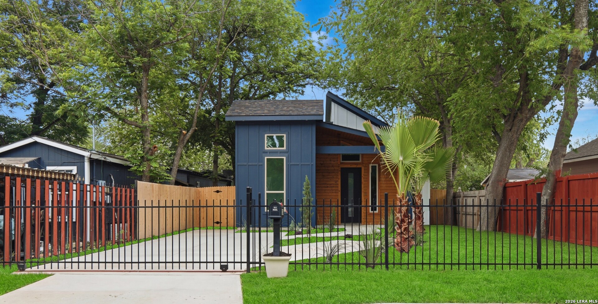1204 CENTER ST