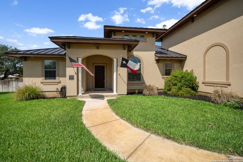 1626 Clover Ridge Pleasanton TX 78064