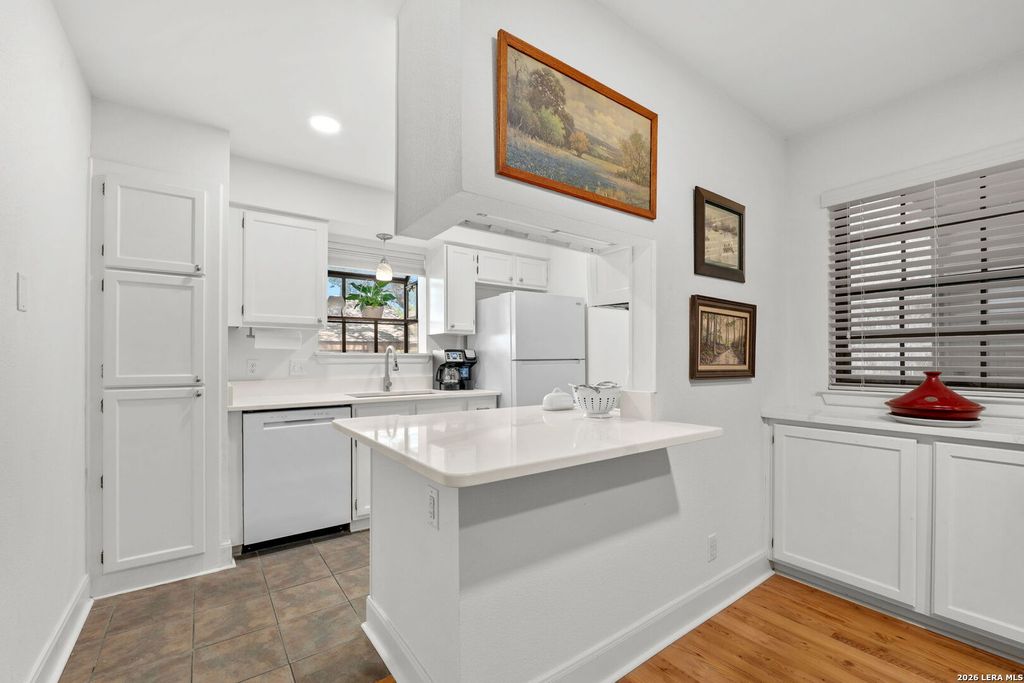 Photo of 10955 Wurzbach Rd 102 #102, San Antonio, TX 78230 (MLS # 1954440)