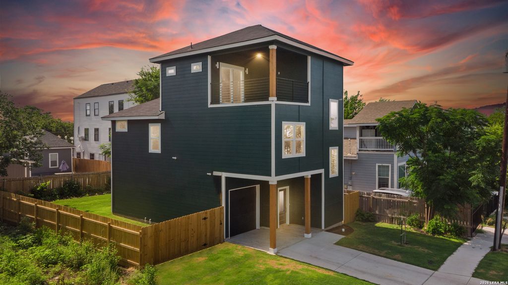 Photo of 326 Cactus St, San Antonio, TX 78203 (MLS # 1957244)