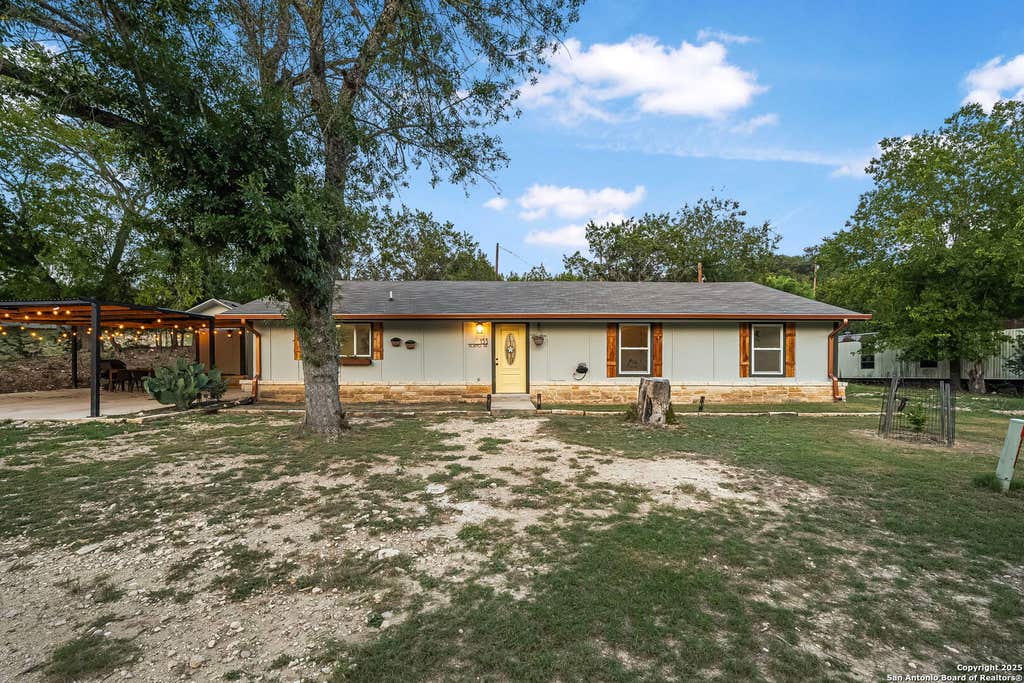 Photo of 133 Alamo, Pipe Creek, TX 78063 (MLS # 1913530)