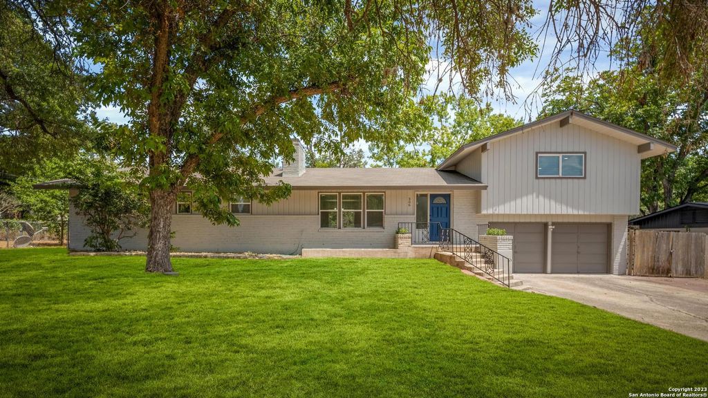 Photo of 306 Antler Dr, San Antonio, TX 78213 (MLS # 1840557)