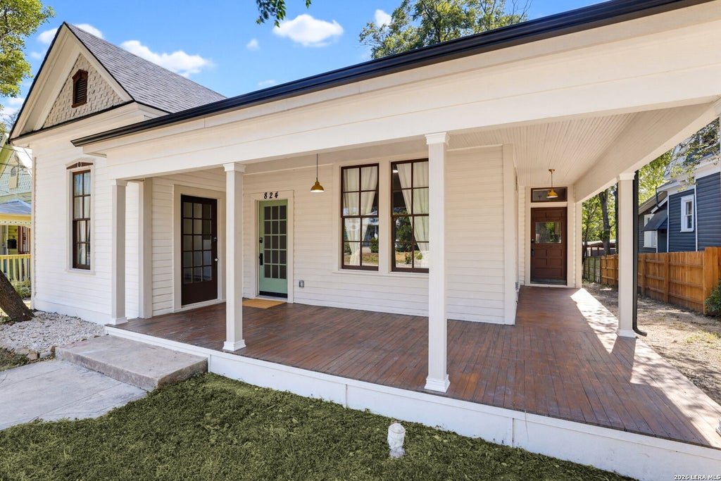 Photo of 824 N PINE ST, San Antonio, TX 78202 (MLS # 2010083)