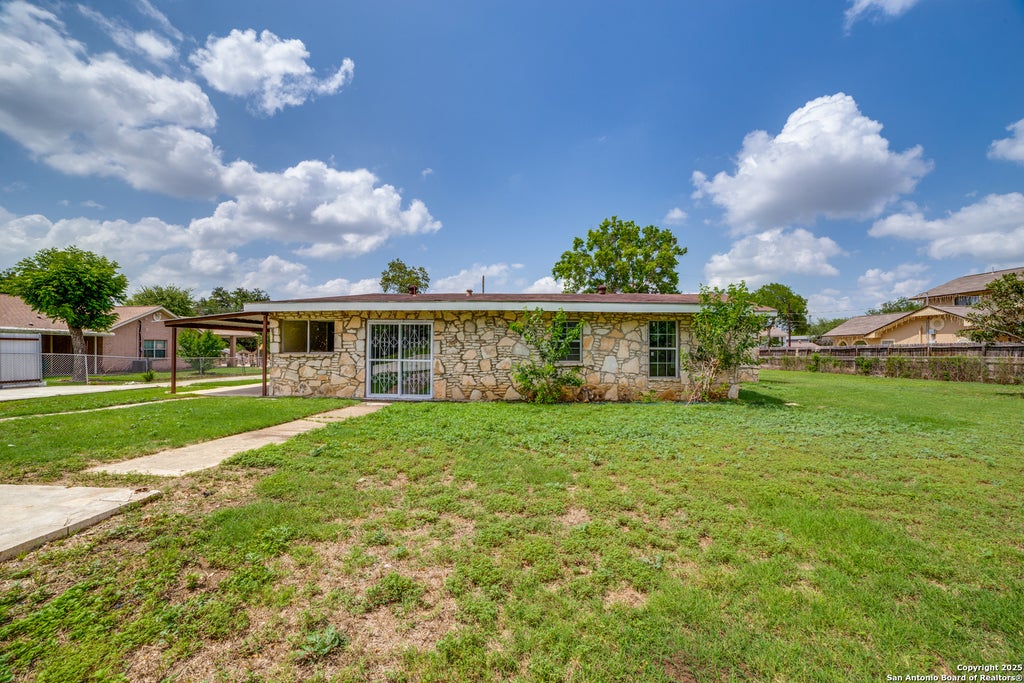 Photo of 606 W BAETZ BLVD, San Antonio, TX 78221 (MLS # 1877061)