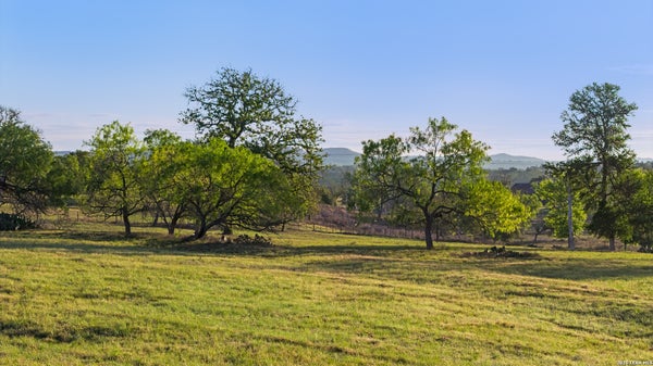101 CLEAR WATER, BOERNE, TX 78006 - Image 68bdf4b357cf930e6b65af3966a82bc5/3947934569