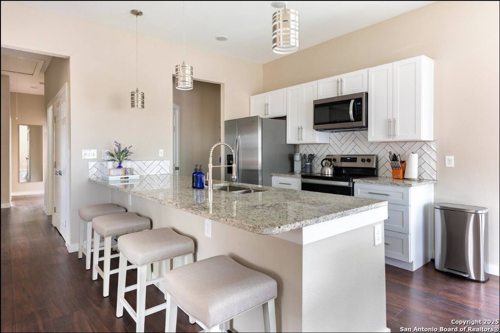 Photo of 706 S Olive, San Antonio, TX 78203 (MLS # 1894654)