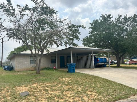821 Nancy Pleasanton TX 78064