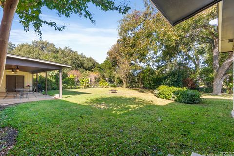 A home in Hondo