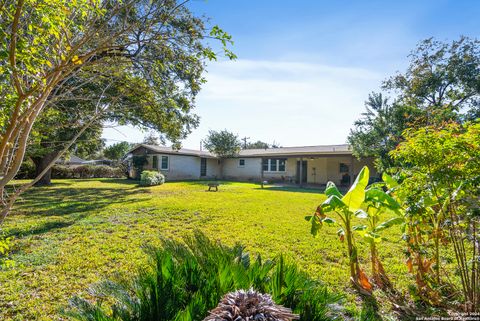 A home in Hondo