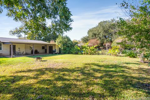 A home in Hondo