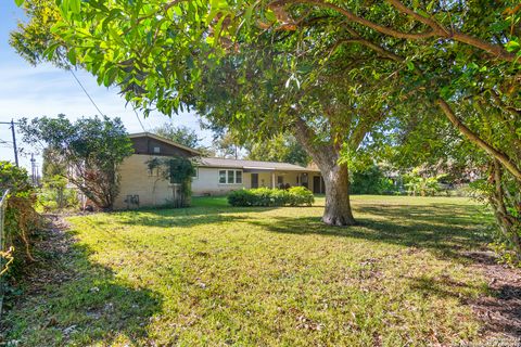 A home in Hondo