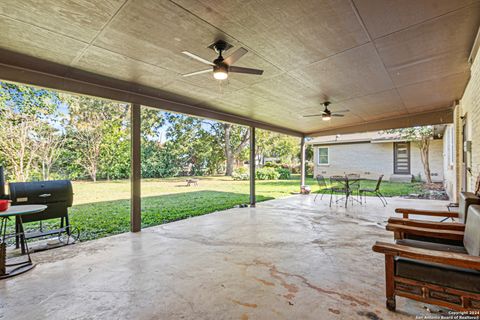 A home in Hondo