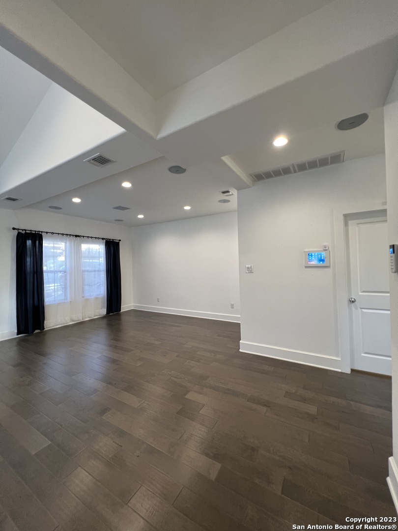 208 GRANDVIEW PL 4