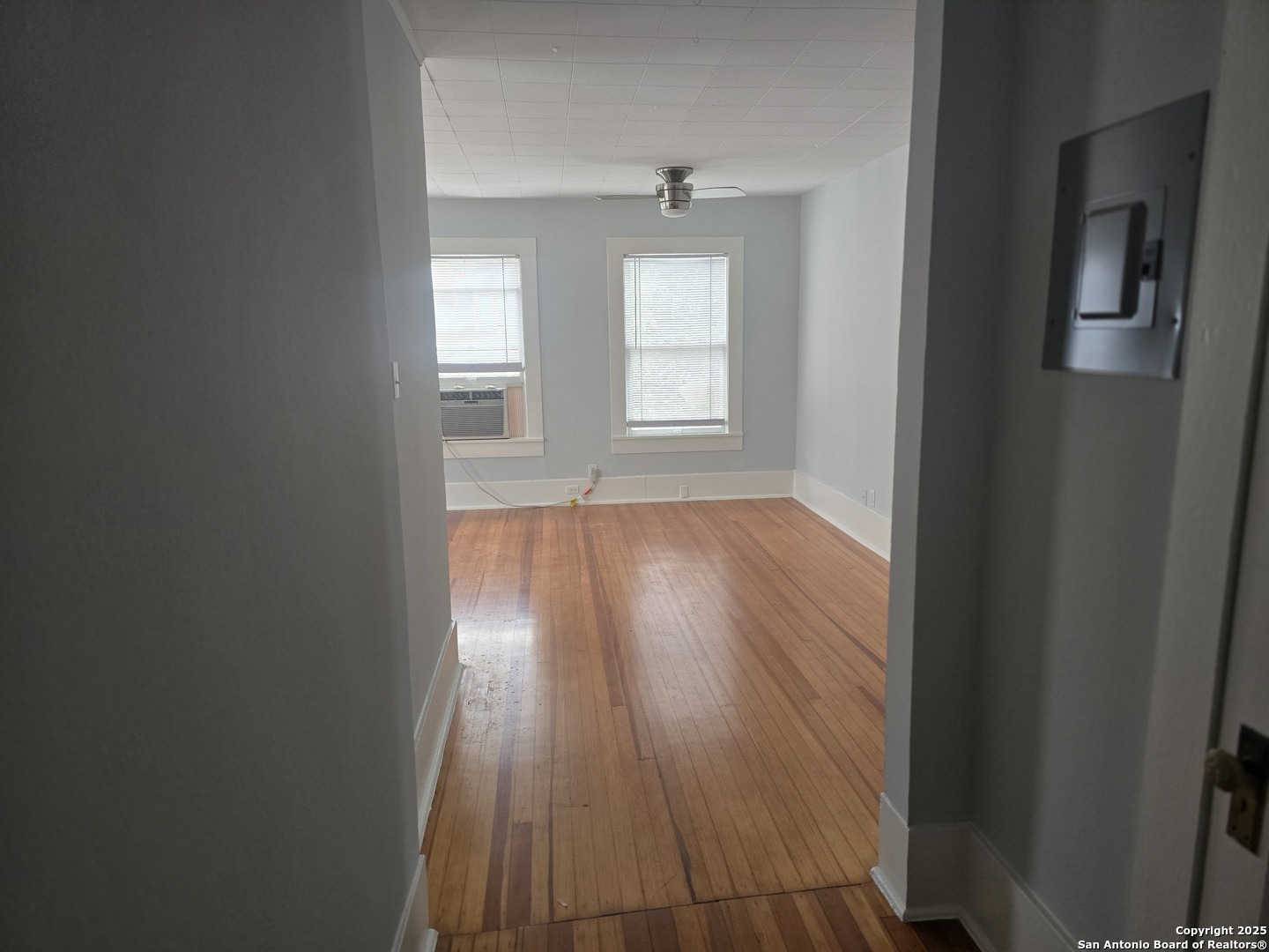 1120 W Woodlawn Ave 6