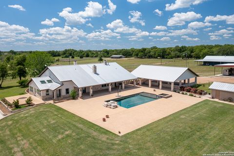 9560 old colony line Dale TX 78616