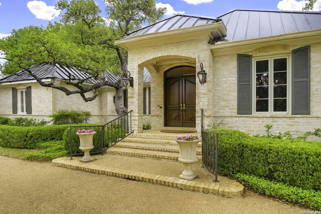 Photo of 2 TROPHY GRN, San Antonio, TX 78257 (MLS # 1959024)