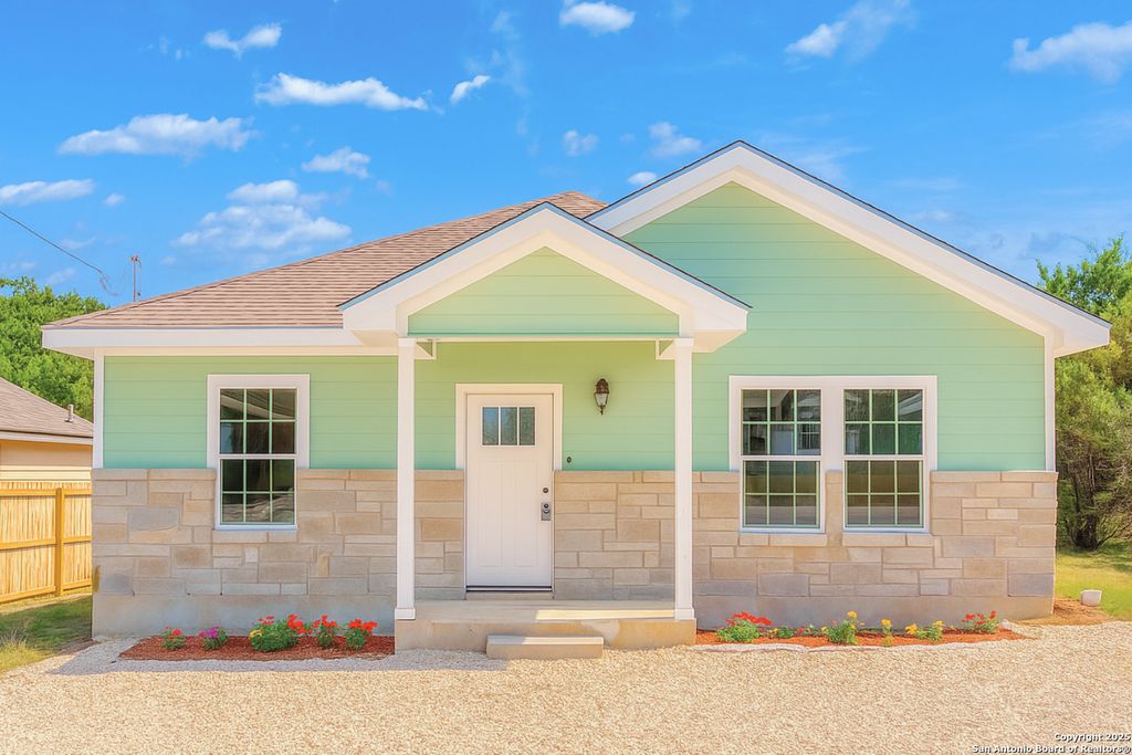 Photo of 1734 Blueridge Dr, Canyon Lake, TX 78133 (MLS # 1914075)