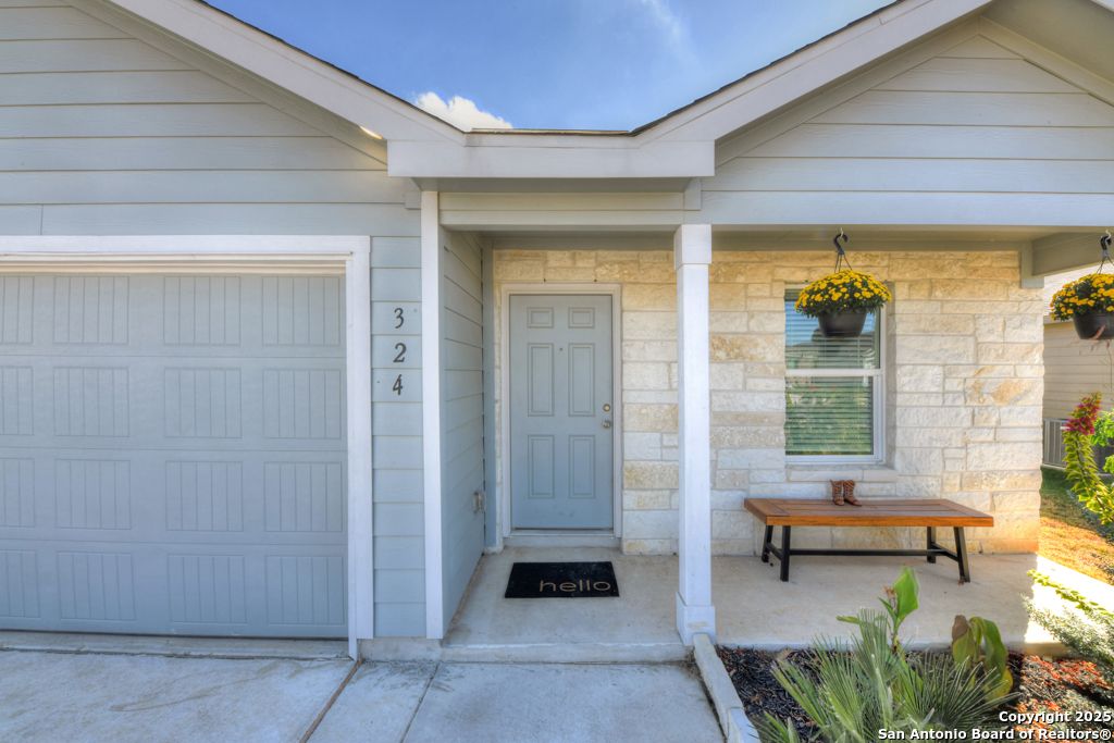 Photo of 324 Alta Vista, Seguin, TX 78155 (MLS # 1918491)