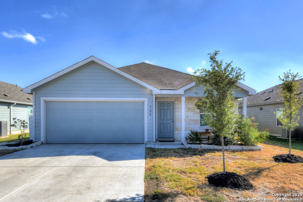 Photo of 324 Alta Vista, Seguin, TX 78155 (MLS # 1918491)
