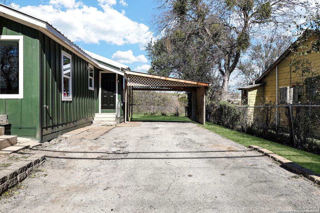 Photo of 407 Big Foot, San Antonio, TX 78204 (MLS # 1929971)