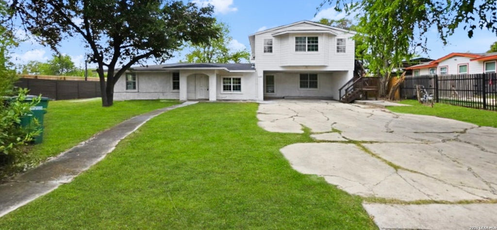 Photo of 645 W BROADVIEW DR, San Antonio, TX 78228 (MLS # 2022897)