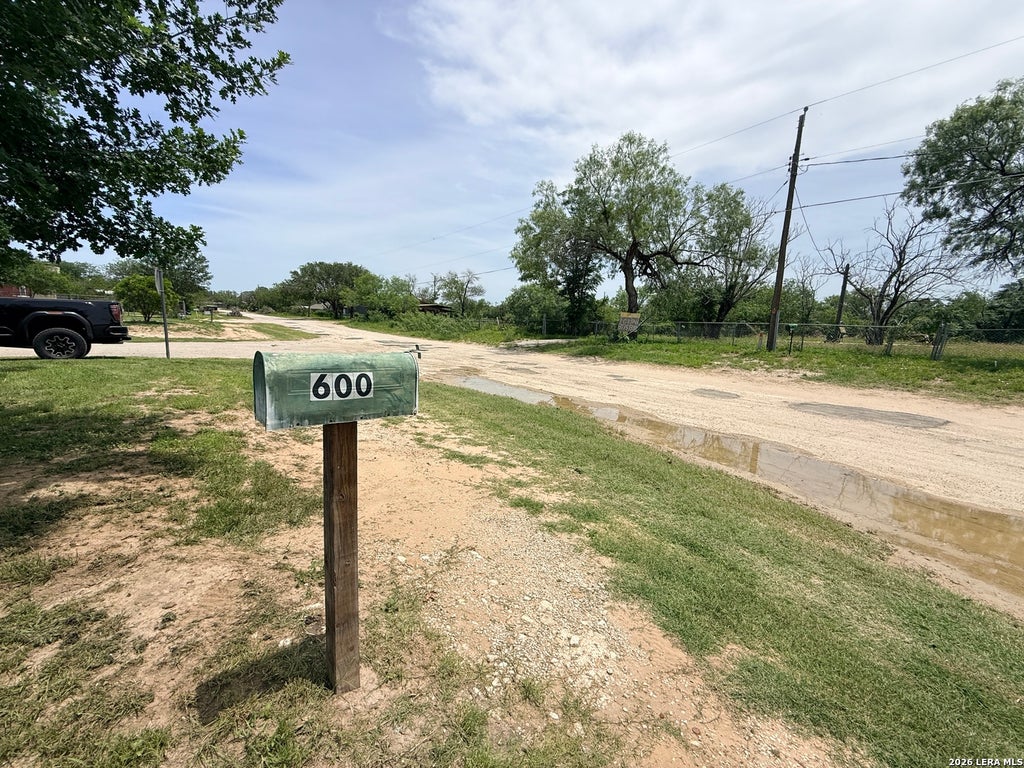 Photo of 600 Crouch Ave, Devine, TX 78016 (MLS # 1971875)