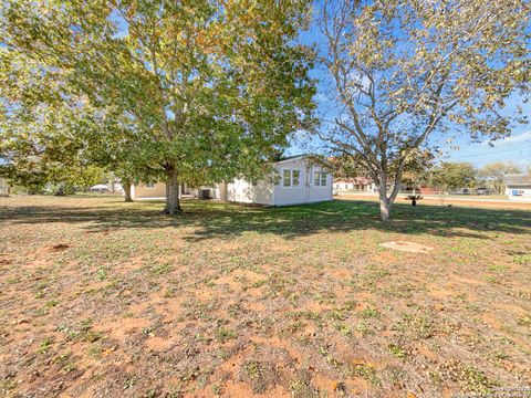 A home in Floresville