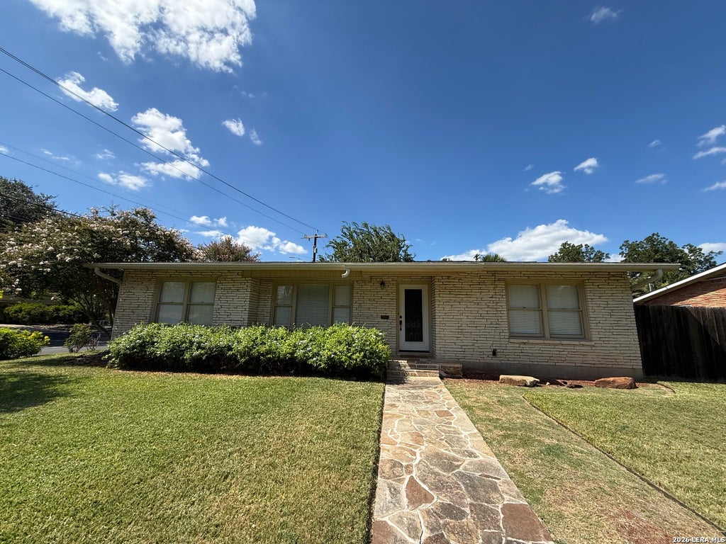 Photo of 403 E NOTTINGHAM DR, San Antonio, TX 78209 (MLS # 2008099)