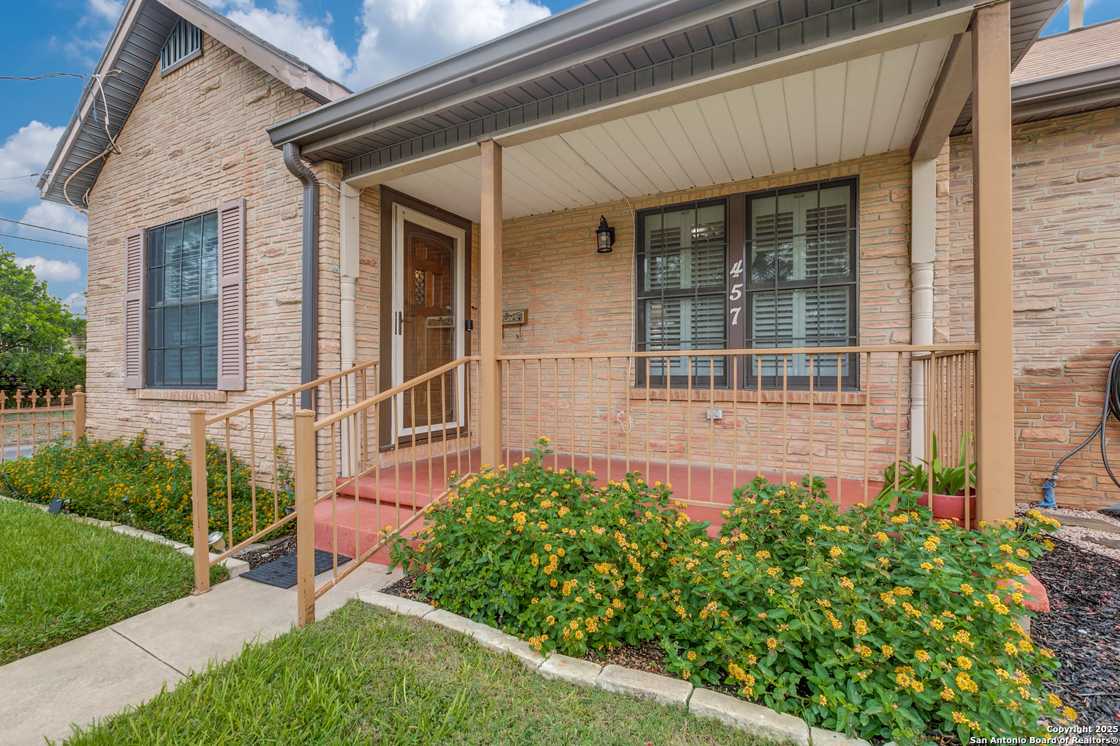 457 N Park Blvd