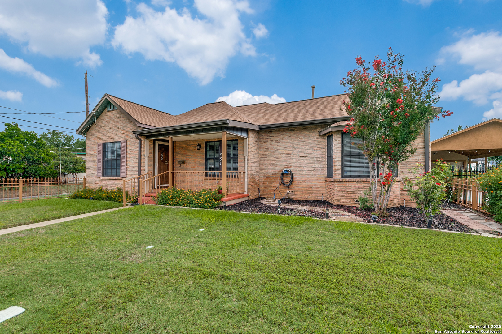 457 N Park Blvd