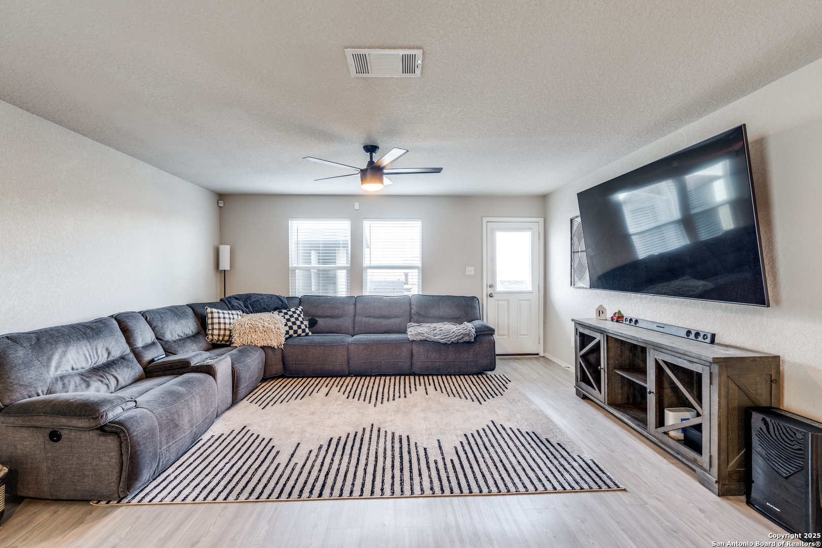 5730 Leisure Cres