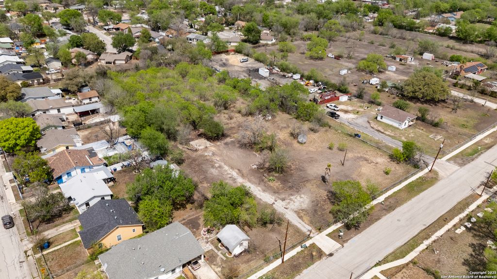 Photo of 667 W PETALUMA BLVD, San Antonio, TX 78221 (MLS # 1791724)
