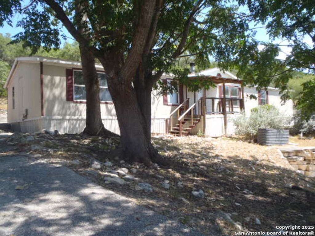 Photo of 410 Duck Mountain Ln, Canyon Lake, TX 78133 (MLS # 1907529)
