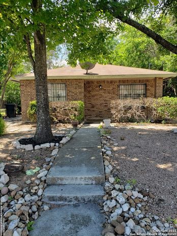 Single Family Residence at 634 HOOD ST