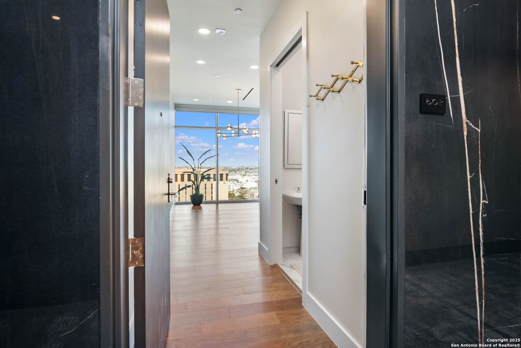 Photo of 123 Lexington 1602 #1602, San Antonio, TX 78205 (MLS # 1846678)