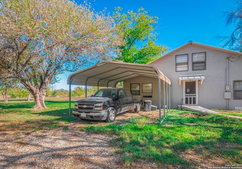 A home in Hondo